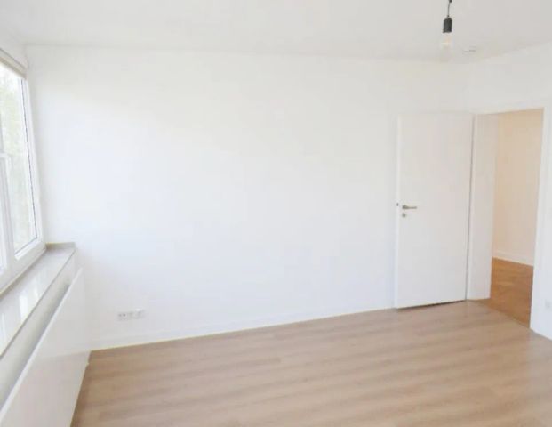 Düsseldorf-Grafenberg: 4-Zimmer-Wohnung mit Einbauküche, Balkon und Garage in bevorzugter Lage! - Foto 1