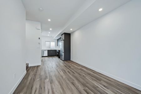 2032 18 Ave NW, Calgary - Photo 5