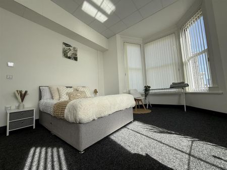 1 bedroom in a house share to rent - Photo 3