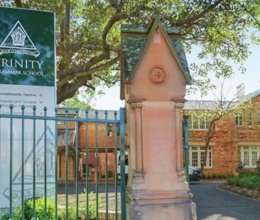 Dual level top floor apartment - East aspect - Photo 3