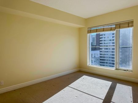 Luxury Downtown Apartment With Concierge, Balcony & Underground Parking - Photo 2