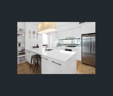 CORNER-SITED | PRESTIGE HOME PRECINCT | EXTRA PARKING - Photo 3