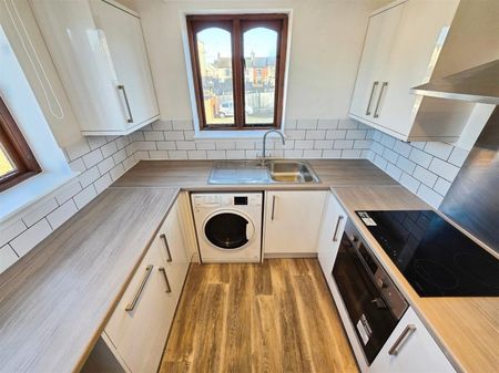 2 Bedroom Flat to Rent in Kings Road, Rushden, Northants, NN10 - Photo 5