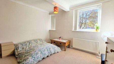 3 bedroom apartment to rent - Photo 5