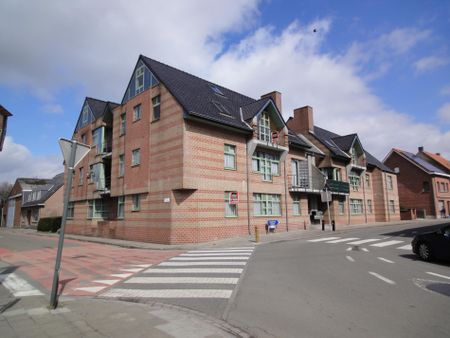 RUIM APPARTEMENT MET ONDERGRONDSE AUTOSTAANPLAATS - Photo 2