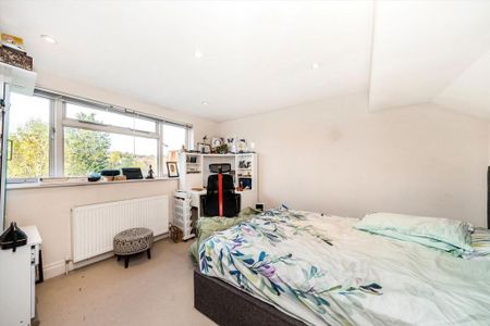 4 bedroom detached house to rent - Photo 4