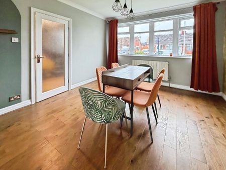 3 bedroom semi-detached bungalow to rent - Photo 4