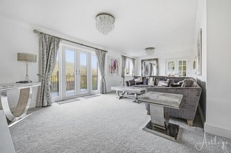 5 bedroom detached house to rent - Photo 3