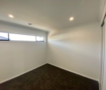 Modern Townhouse - Photo 5