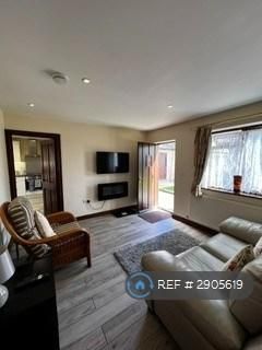2 bedroom bungalow to rent - Photo 1