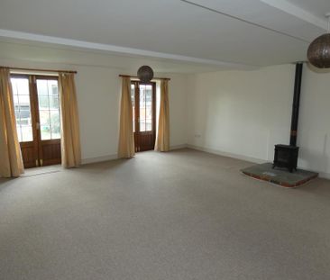 3 bedroom barn conversion to rent - Photo 1