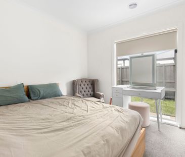 Entertaining, Spacious & Bright! - Photo 6