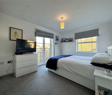 32, Broom Mills Road, Farsley, Pudsey, West Yorkshire, LS28 5GR - Photo 4
