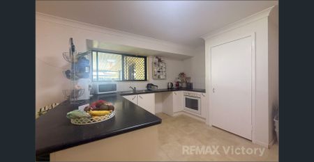 This fantastic family home with double side access and solar panels and big block - Photo 3