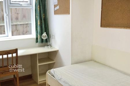 1 bedroom in a house share to rent - Photo 3