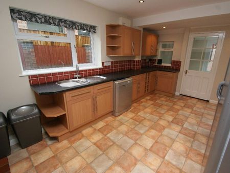 House share to rent on - Photo 3