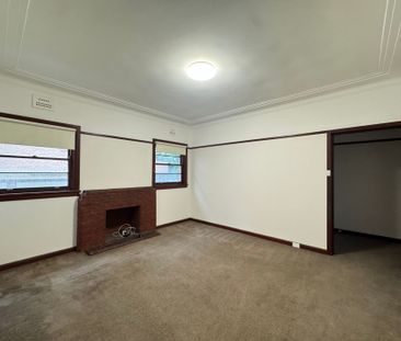 Family Home Offering Space, Comfort & Modern Living - Photo 3