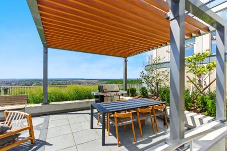 For Lease - 3240 William Coltson Avenue Unit# 427, Oakville, Ontario - Photo 2