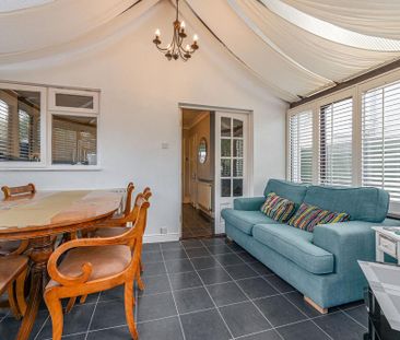 3 bedroom end of terrace house to rent - Photo 2