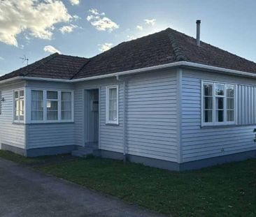 THREE BEDROOM IN PRIME LOCATION - Photo 4