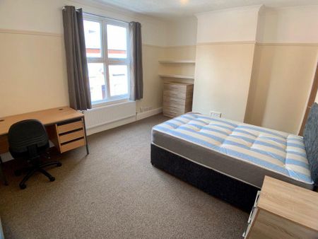 3 bedroom terraced house to rent - Photo 3