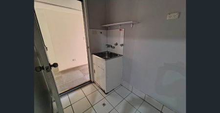 Family home with 5 bedrooms Mansfield catchment - Photo 2