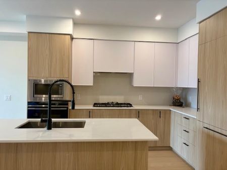 Corner Unit – Third Floor – ZARA - Photo 2