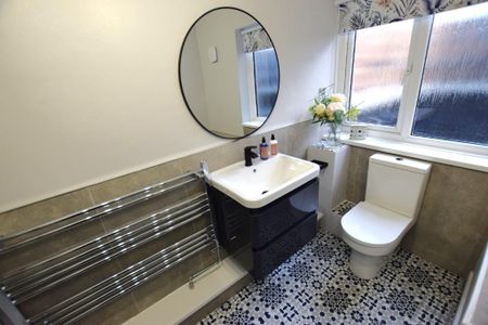 1 bedroom in a house share to rent - Photo 3