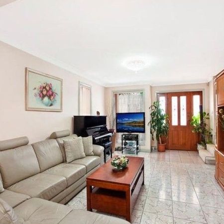 Three Bedroom Well Maintained Townhouse - Photo 3