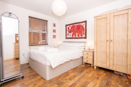 Two Bedroom Flat For Let North Villas Camden NW1 - Photo 5