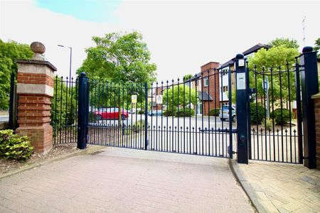 Heathcote Road, Twickenham - Photo 5