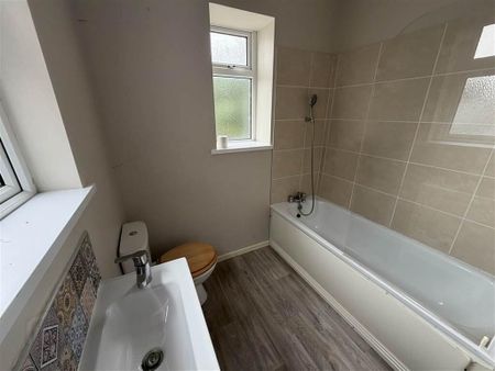 93 South Street, Newtowards, Newtownards, BT23 4JU - Photo 5