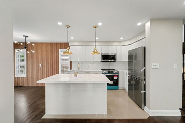 For Lease - 1032 Blueheron Boulevard Unit# Main, Mississauga, Ontario - Photo 1