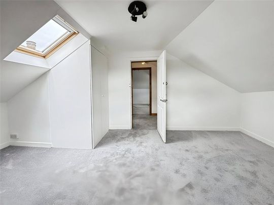 4 bedroom flat to rent - Photo 1