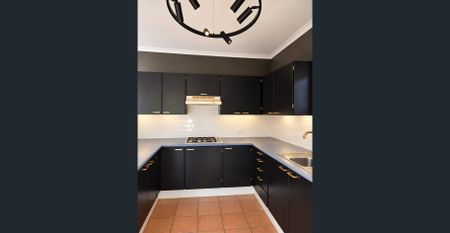 Spacious 3 Bedroom + Study/Office Townhouse & Stylish and Convenient Living in Sought-After Lindfield Location - Photo 4