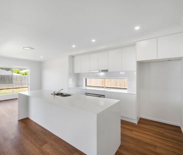 Large Family Home! - Photo 4