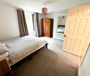 2 Bedroom - Photo 3
