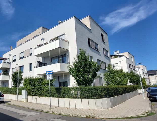 moderne 2 Zimmer Wohnung mit Balkon und Aufzug, incl. Tiefgaragenstellplatz - Photo 1