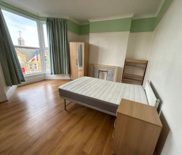 4 bedroom terraced house to rent - Photo 3