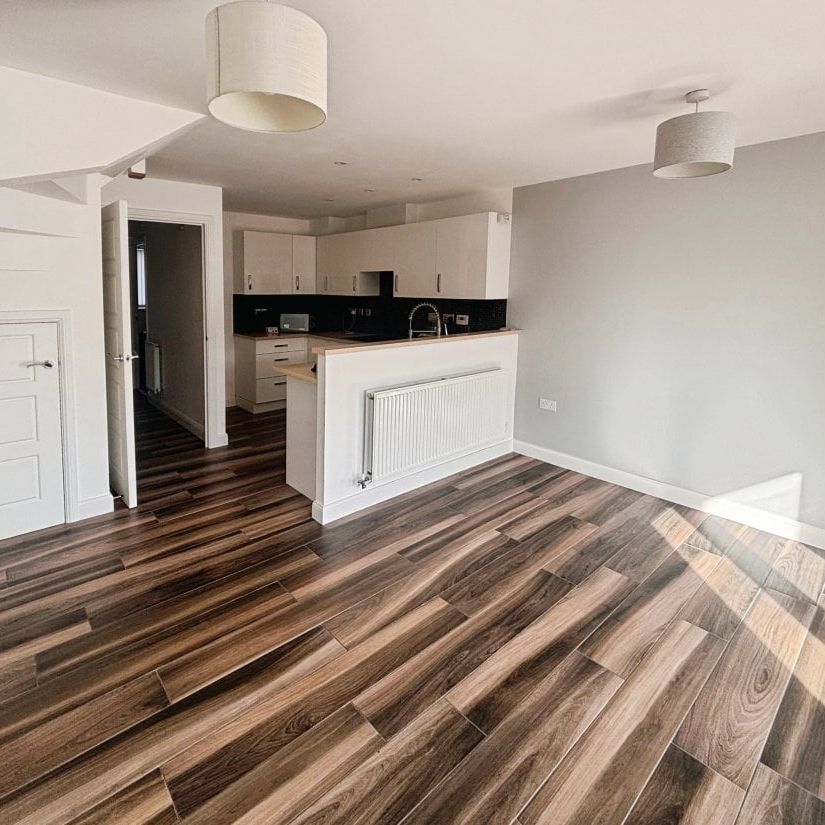 Lon Y Rheilffordd, BARRY - Photo 1