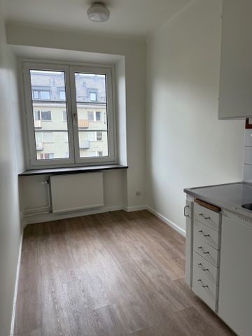 Trivsam lägenhet i hörnet av Vanadislunden - Foto 4