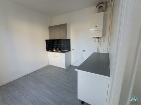 Location Maison 2 pièces 58m² COURBEVOIE 92400 - Photo 2