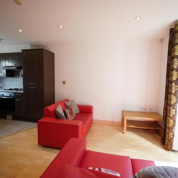 4 bedroom apartment to rent - Photo 1