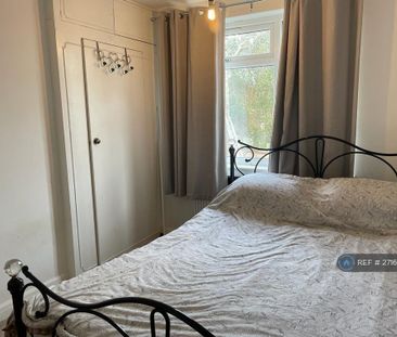 3 bedroom end of terrace house to rent - Photo 4