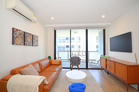 Extra Large 1 Bedroom Apartment - Photo 2