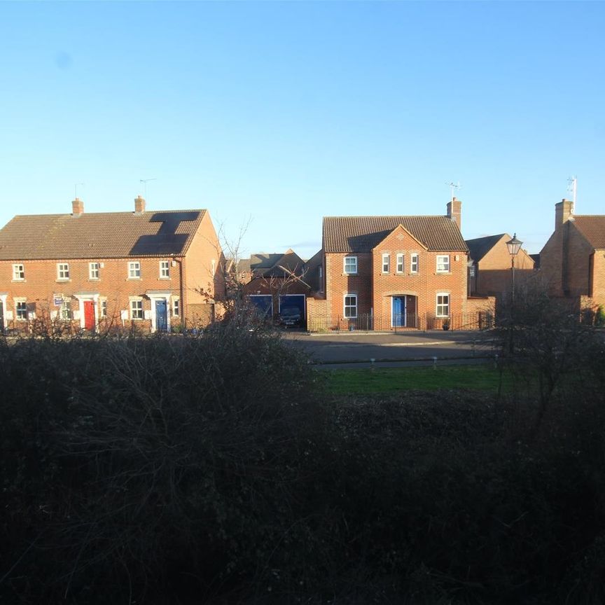 Milford Place, Fairford Leys, Aylesbury - Photo 1