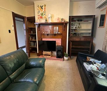 Incredible value large 2 bedroom flat - Photo 6