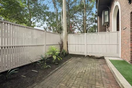 Chippendale Gem with Private Courtyard - Photo 3