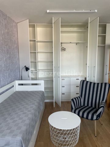 Pronájem bytu 1+kk • 32 m² bez realitkyNademlejnská, Praha - Hloubětín - Fotografie 3