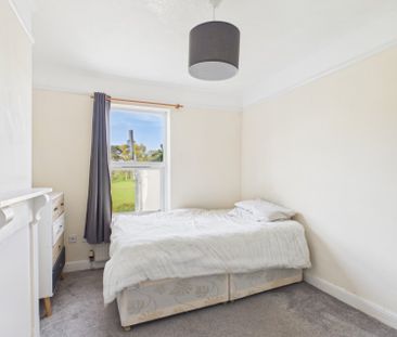 Room 2, 23 Marle Hill Road, Cheltenham - Photo 4